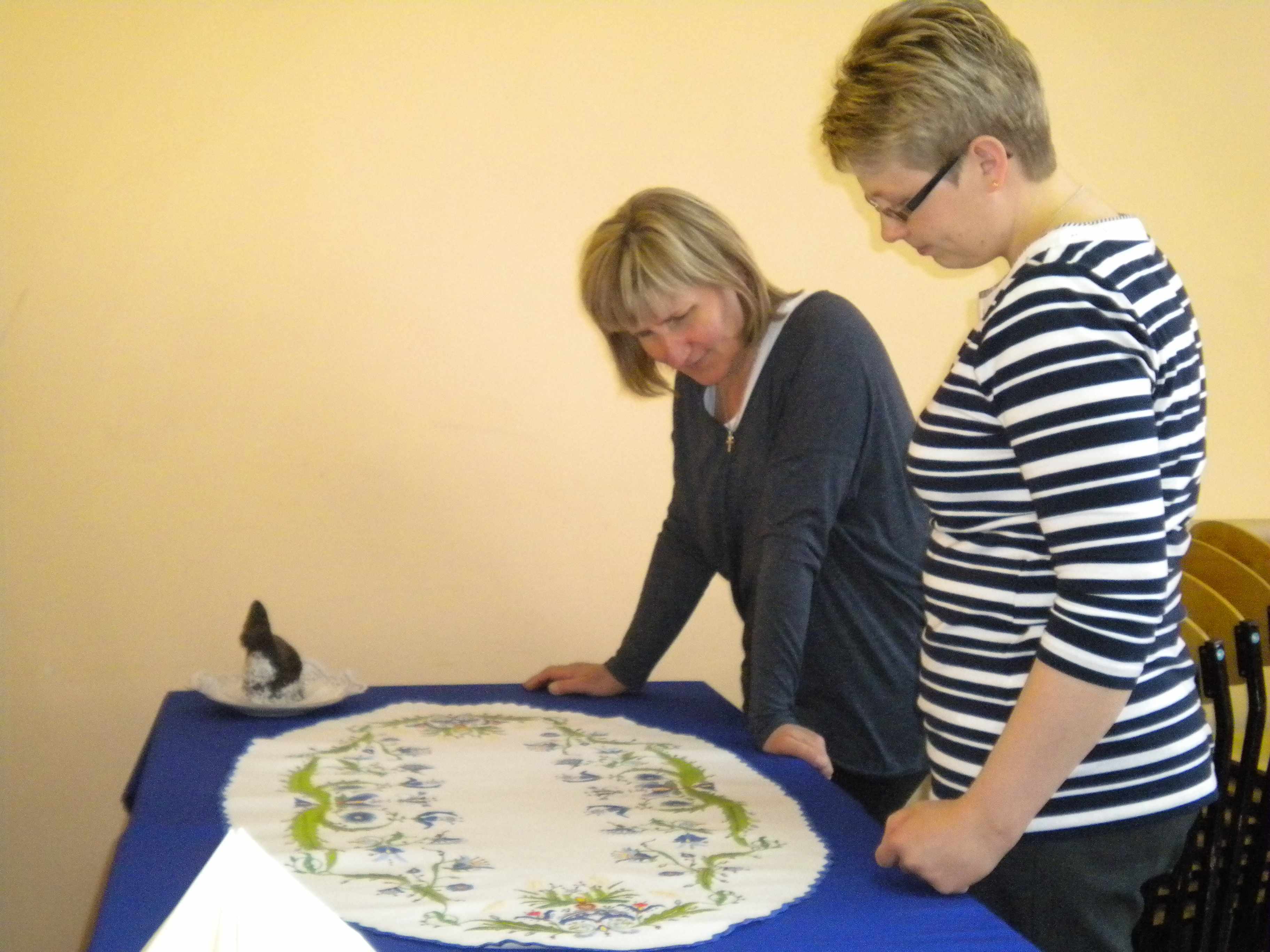 Wśród hafciarek. Chwaszczyno