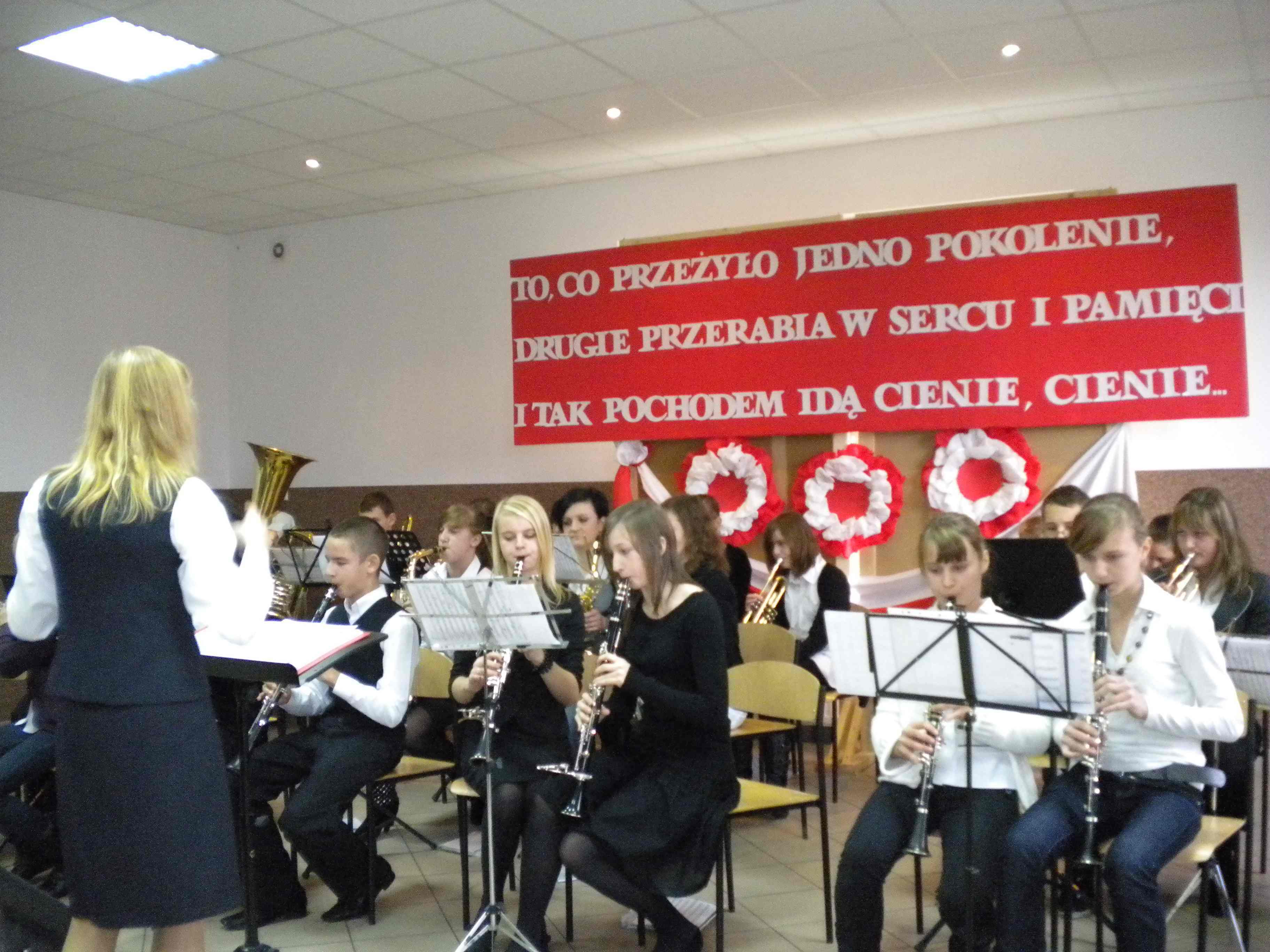 W  Lini. Język pomocniczy- wszyscy „za”