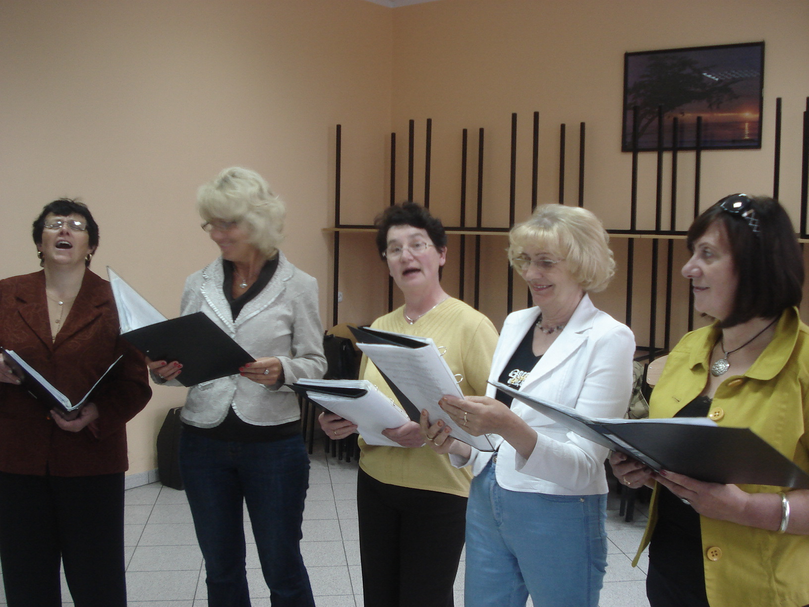 Ćwiczą przed mszą. Chwaszczyno