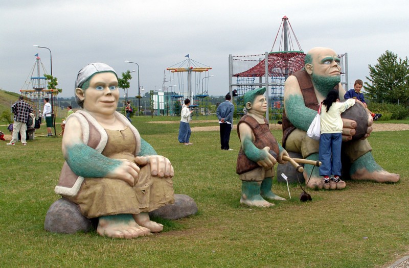 Stolemy w Gniewinie. U stóp wieży 