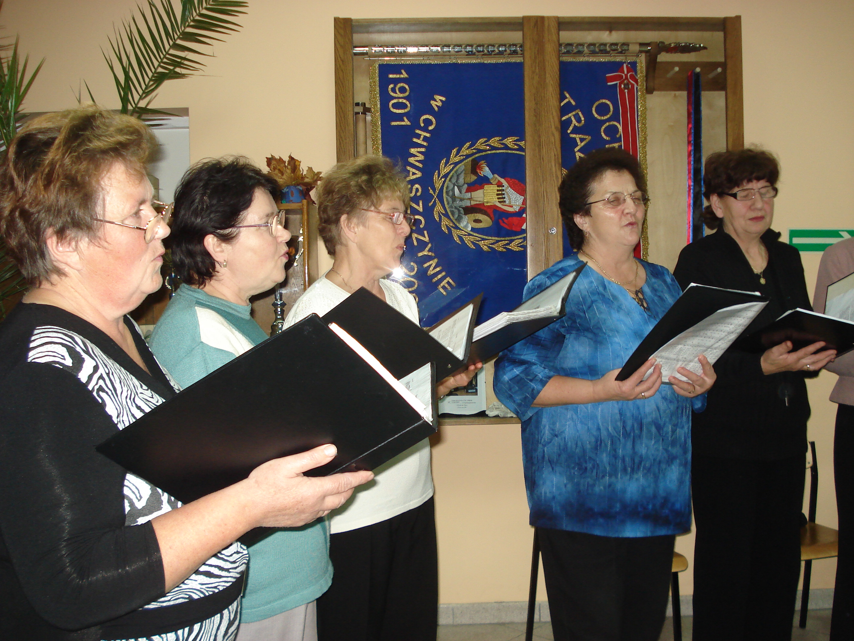 Chwaszczyńskie śpiewaczki. Próba przed koncertami